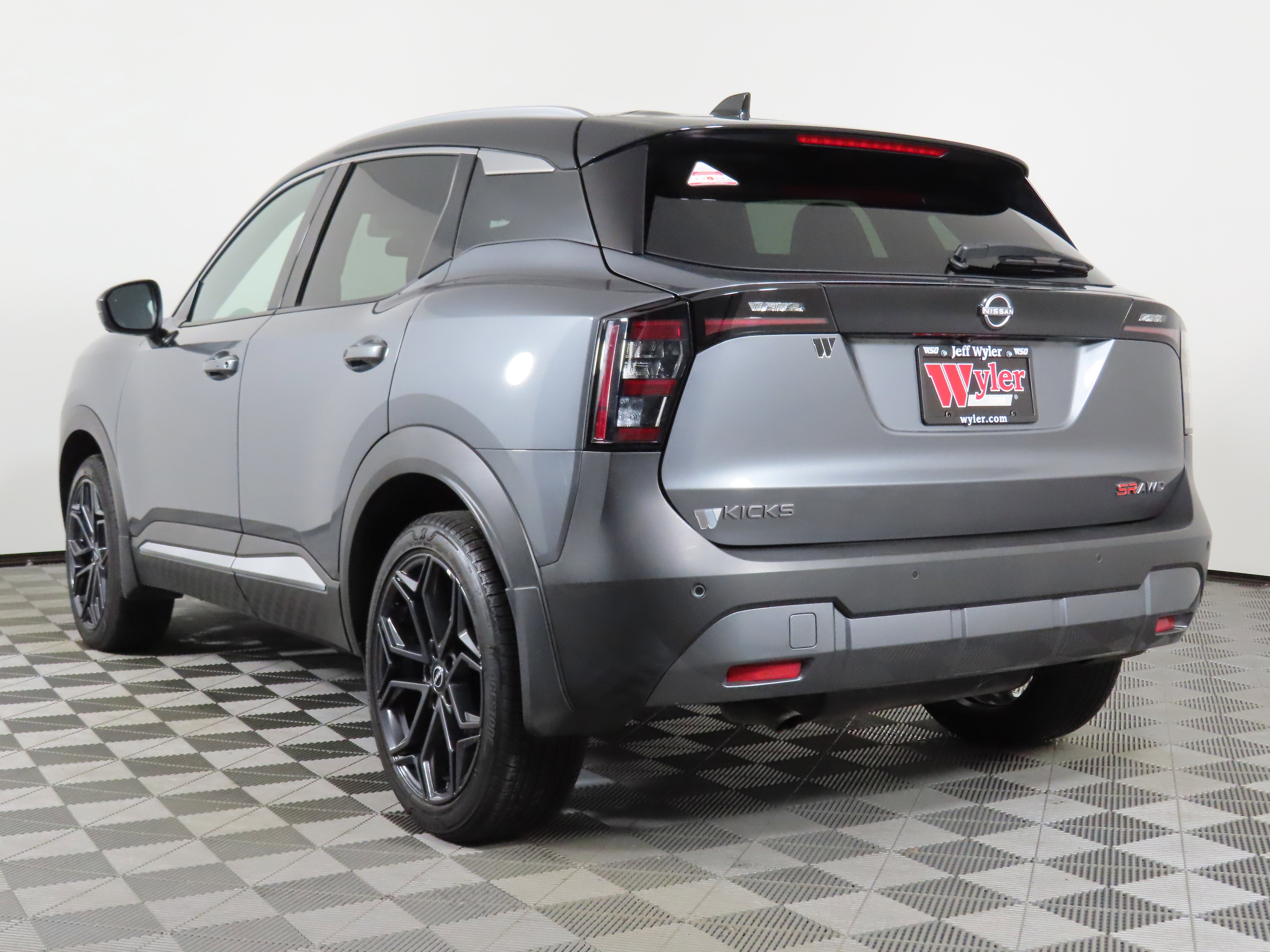 Certified 2025 Nissan Kicks SR image 39