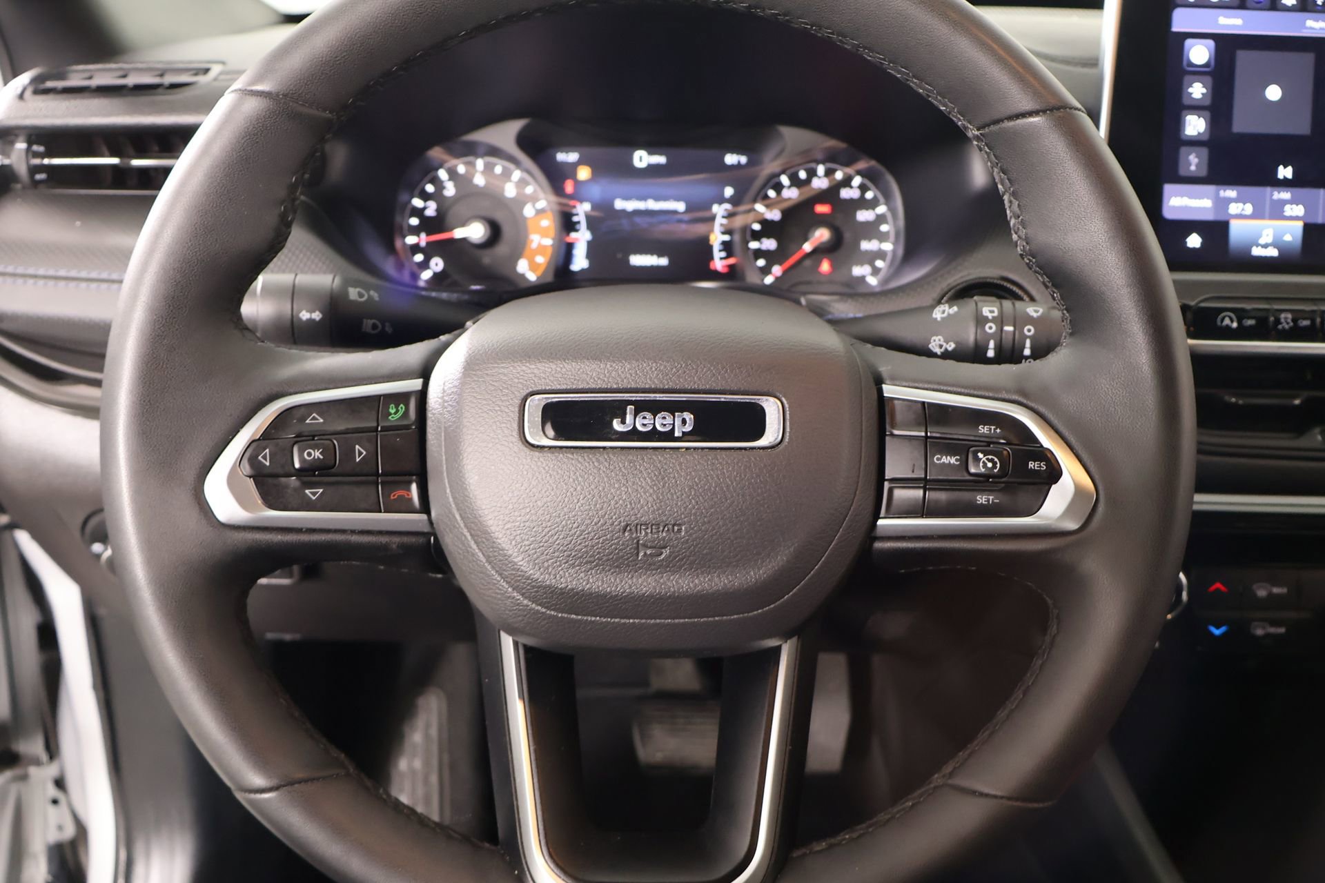 Used 2025 Jeep Compass Latitude w/ Altitude Special Edition AWD/4WD image 3