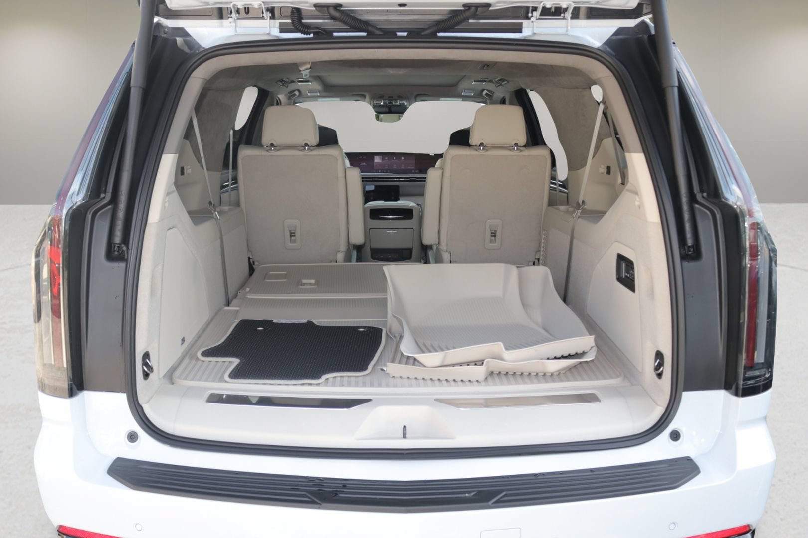 New 2026 Cadillac Escalade ESV Platinum Sport w/ LPO, ONYX Package AWD/4WD image 15