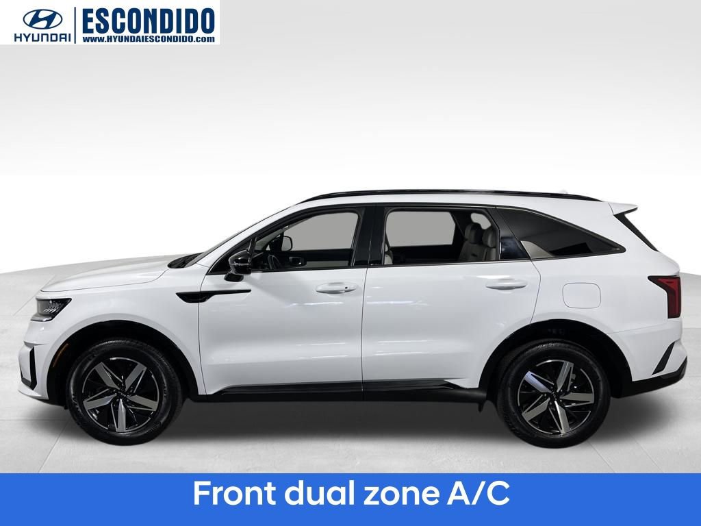 Used 2023 Kia Sorento S image 2