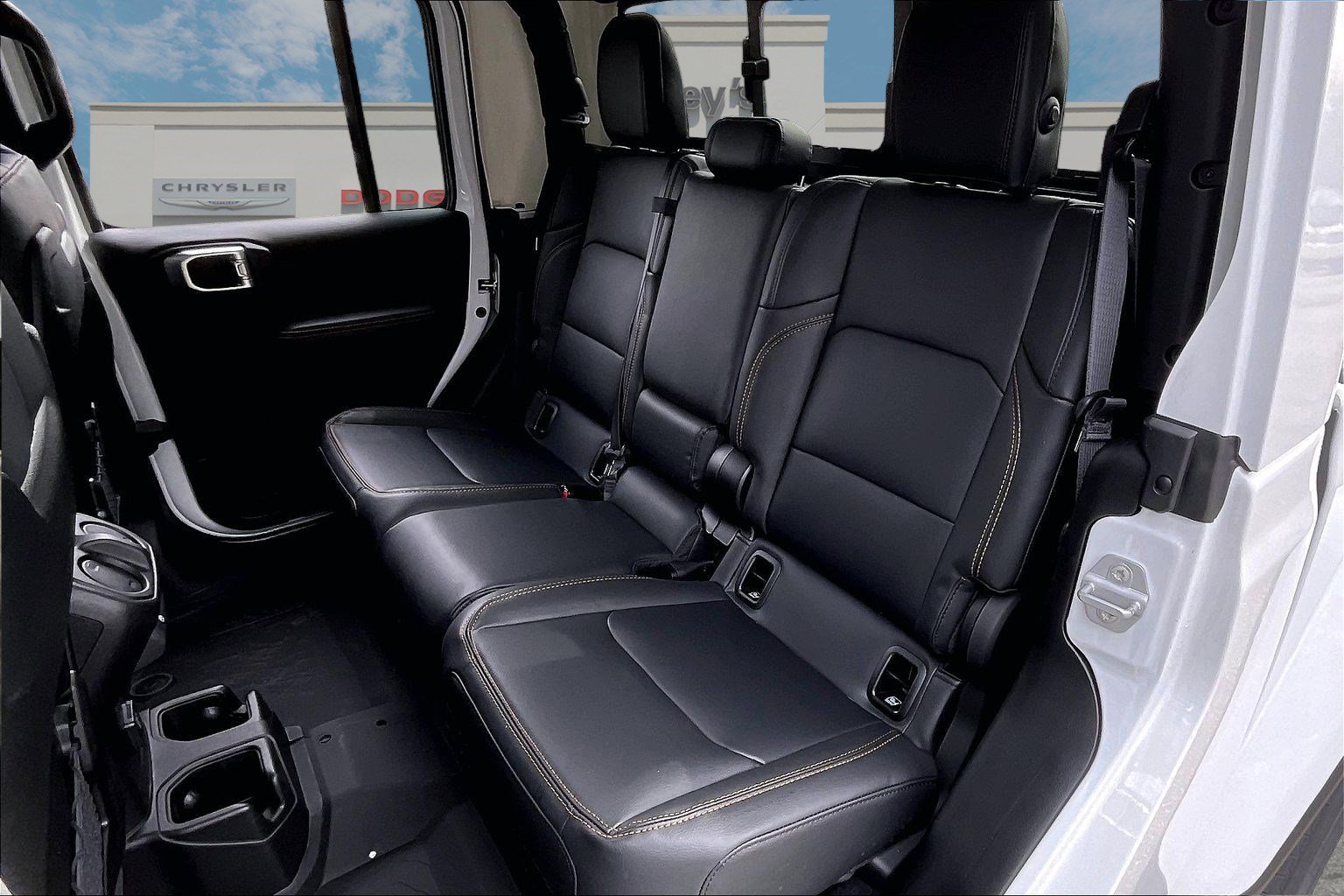 New 2026 Jeep Gladiator Sahara image 10