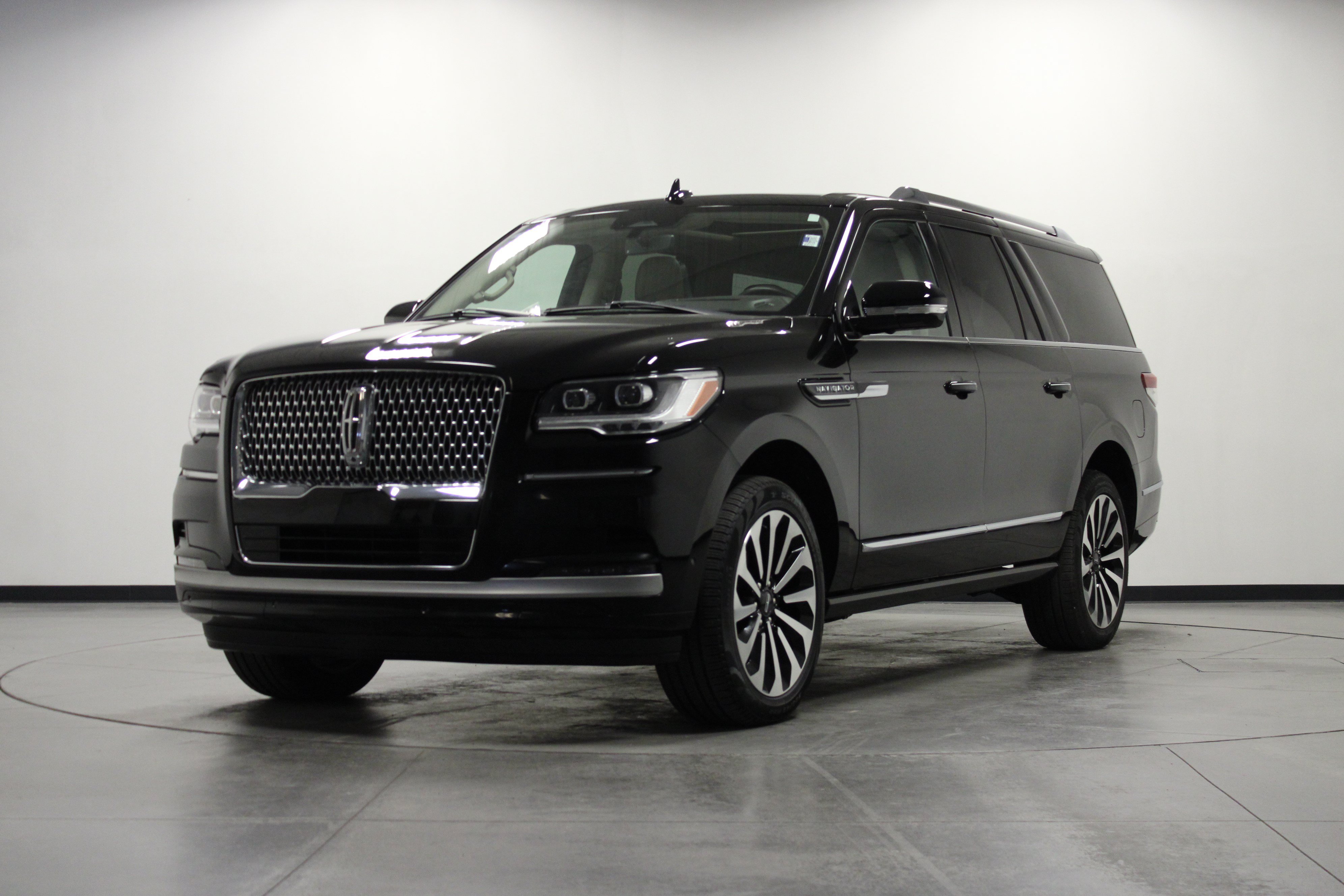 Used 2024 Lincoln Navigator L Reserve AWD/4WD image 8