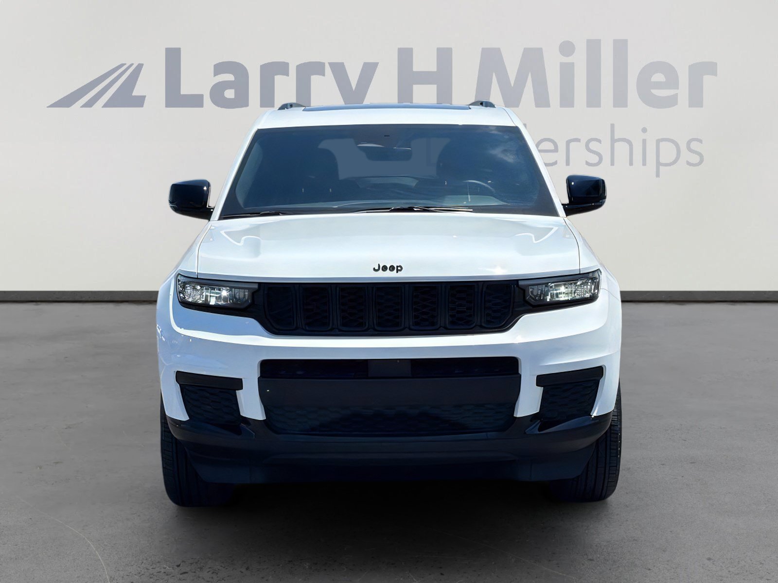 Used 2025 Jeep Grand Cherokee L Altitude RWD image 9