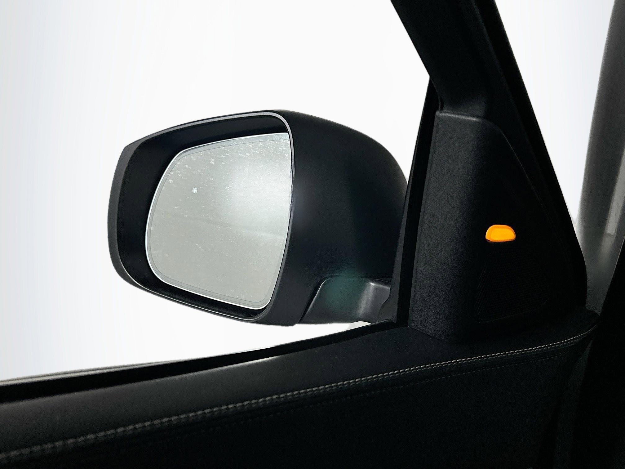 Used 2023 INFINITI QX50 Sensory image 16