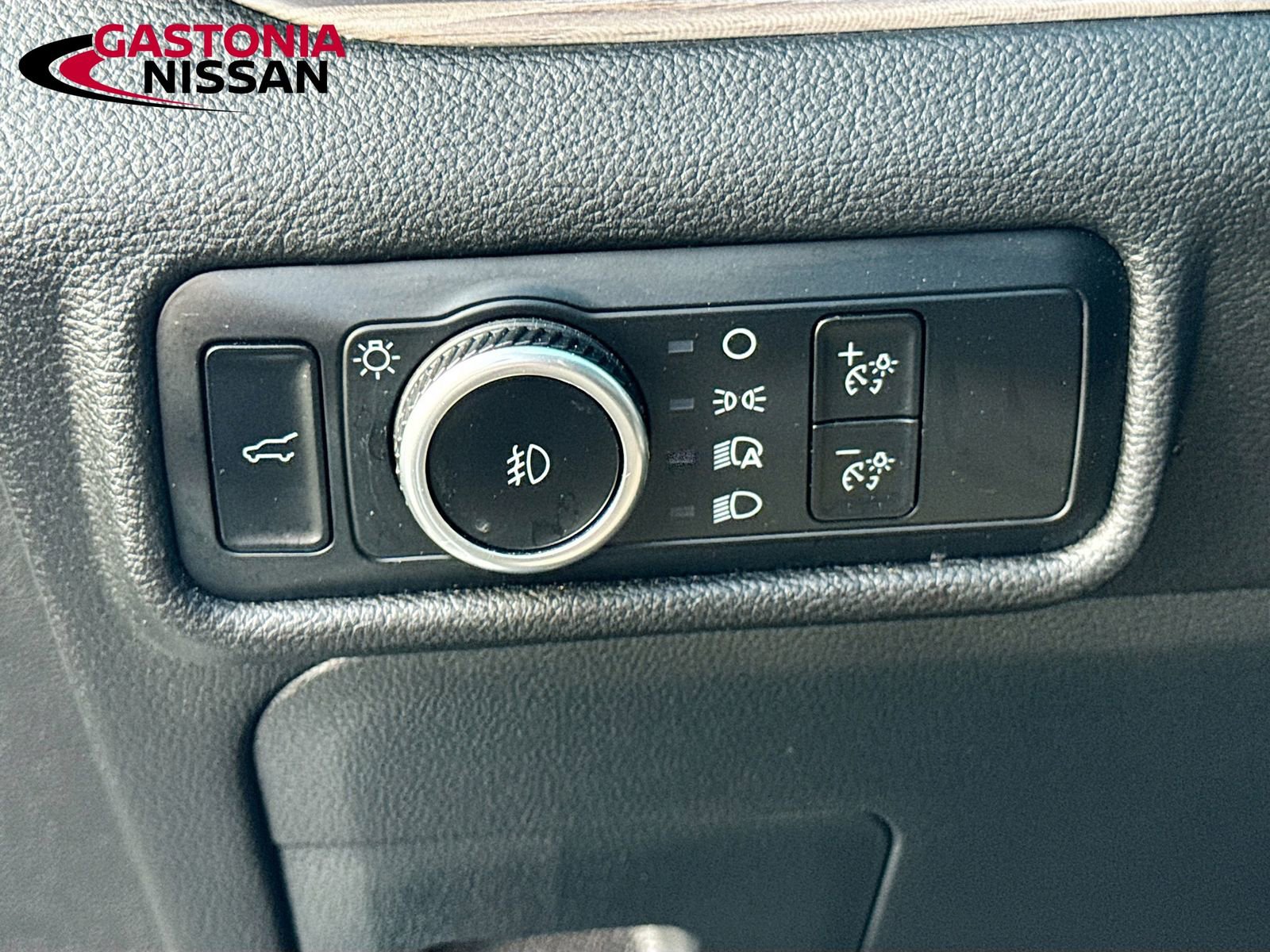 Used 2023 Ford Explorer Limited image 13