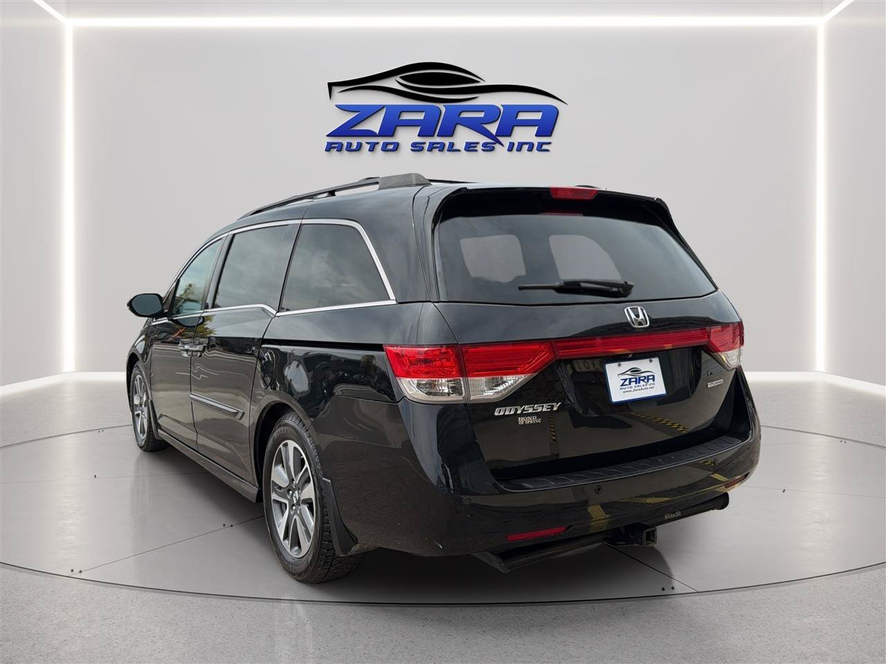 Used 2016 Honda Odyssey Touring Elite image 5