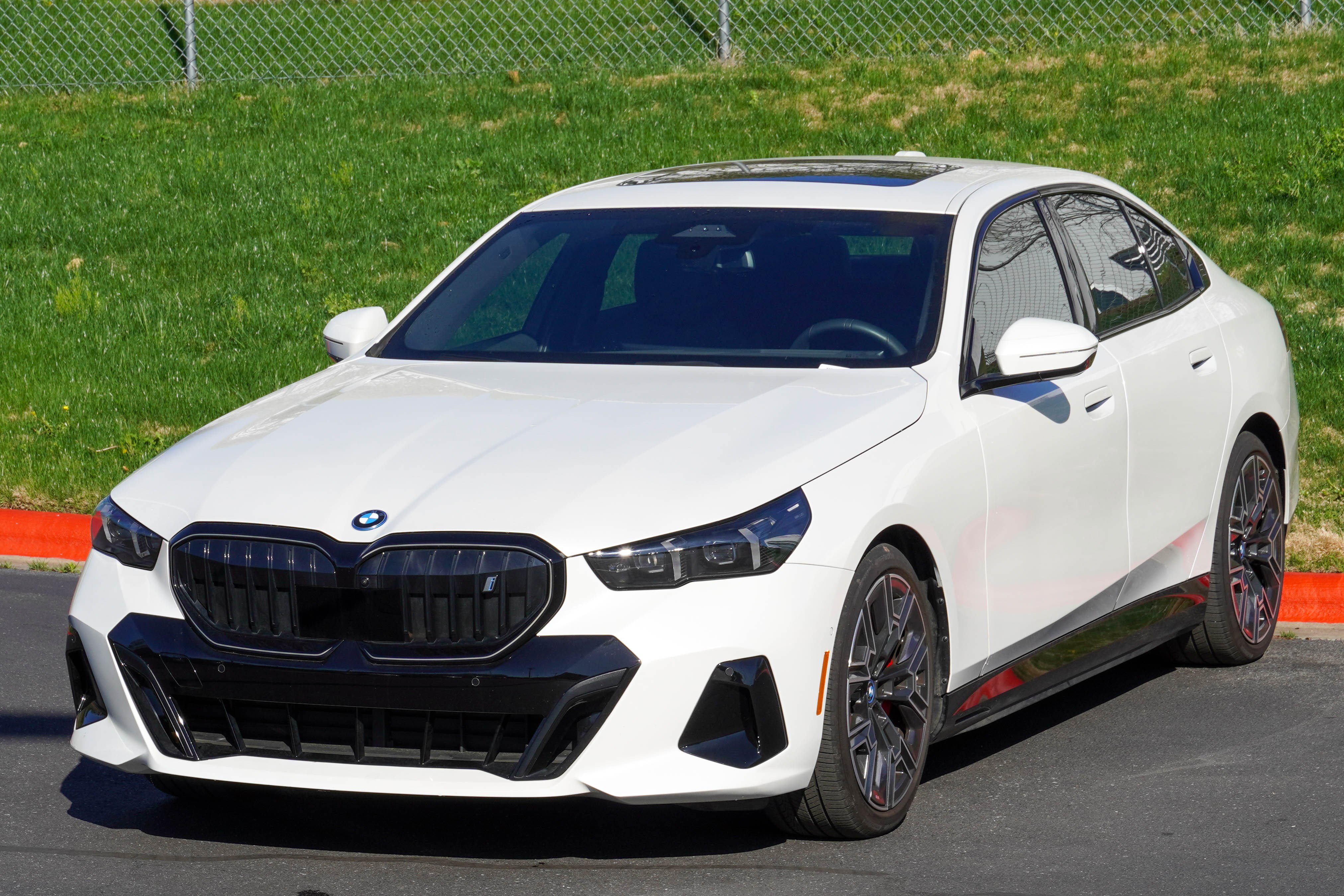 Used 2024 BMW i5 eDrive40i w/ M Sport Package image 5