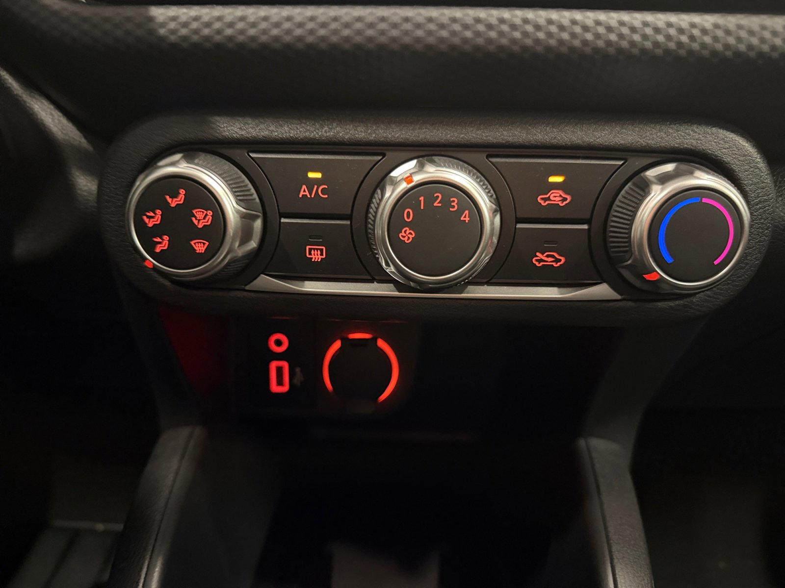 Used 2025 Nissan Kicks Play S image 18