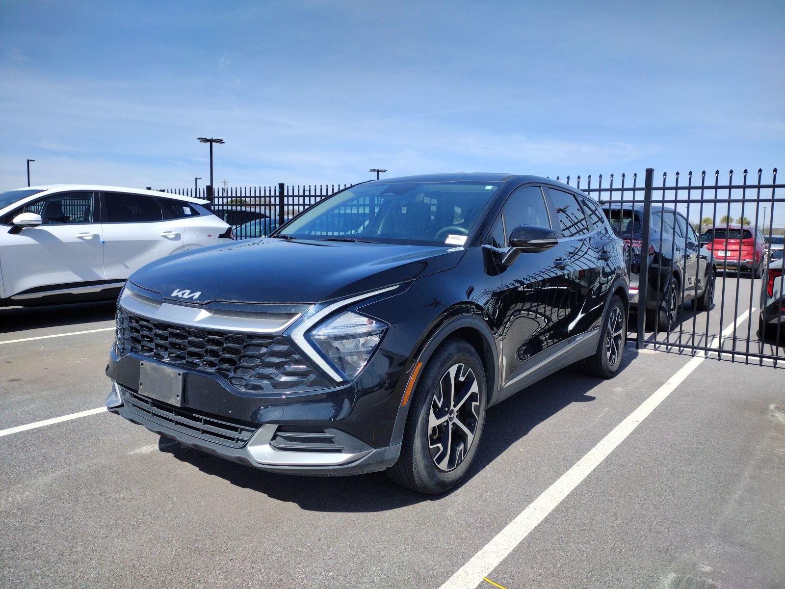 Used 2023 Kia Sportage EX image 3