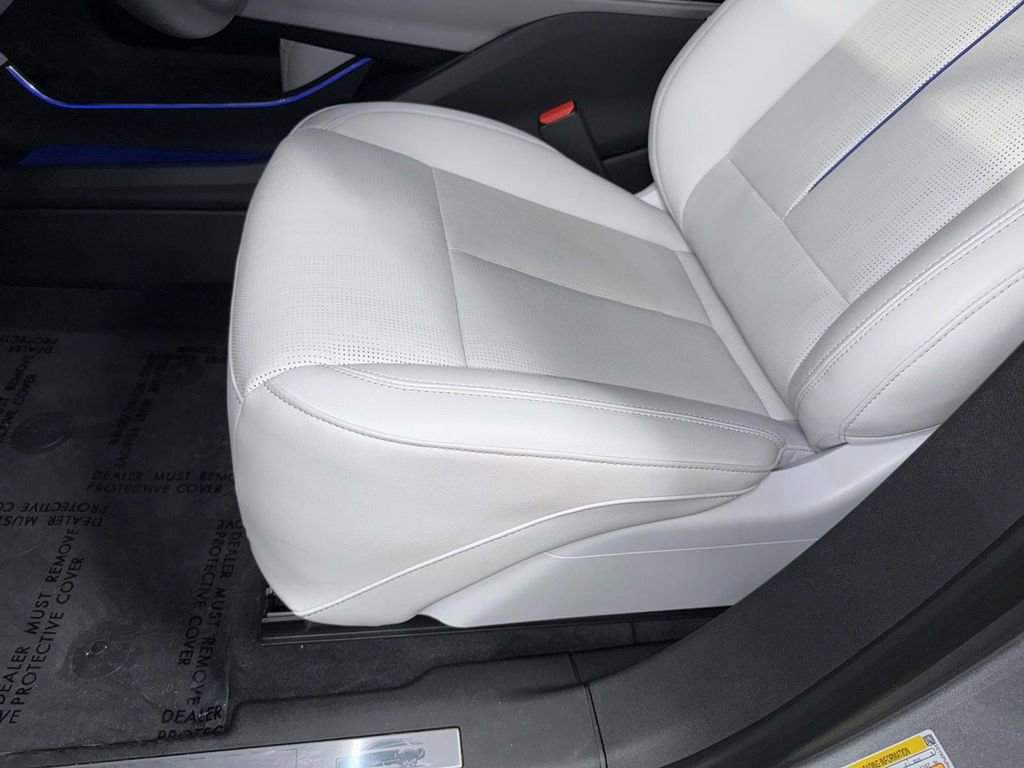 Used 2025 Cadillac Lyriq Sport AWD/4WD image 3