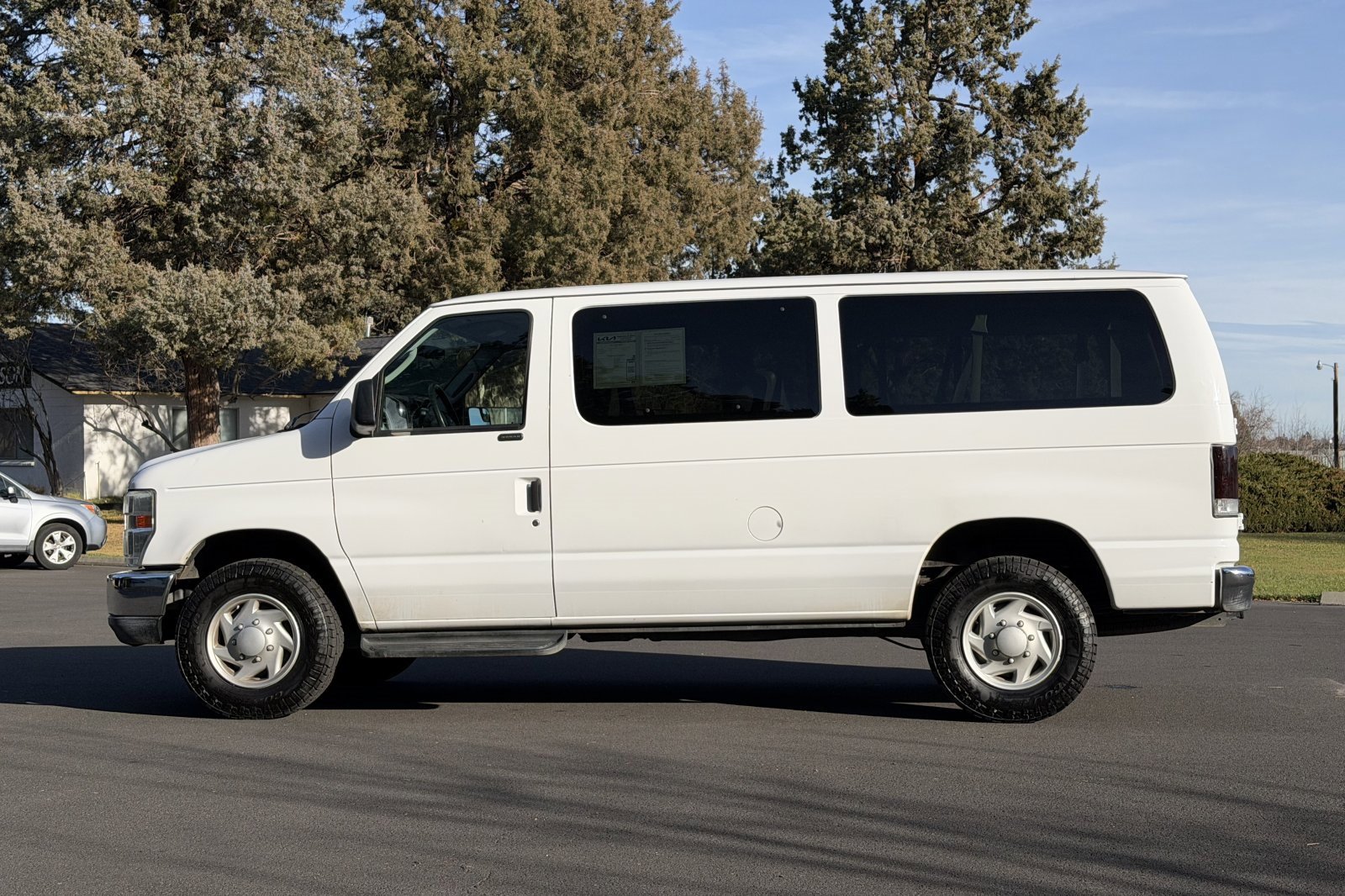 Used 2011 Ford E-350 and Econoline 350 XLT image 7