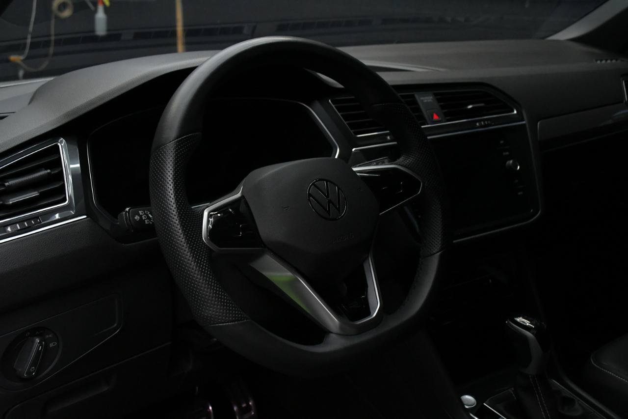 Used 2023 Volkswagen Tiguan SE R-Line FWD image 18