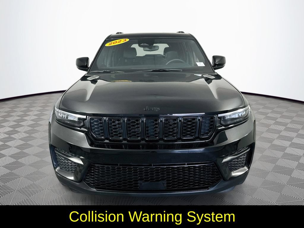 Used 2023 Jeep Grand Cherokee Altitude AWD/4WD image 4