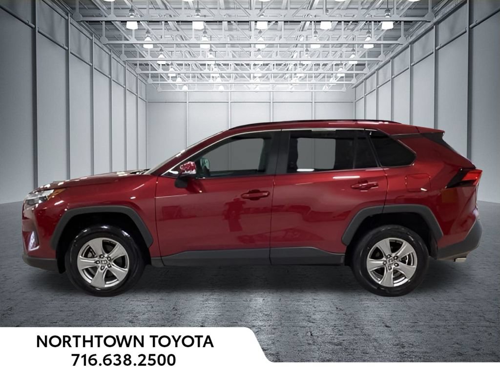 Used 2025 Toyota RAV4 XLE AWD/4WD image 2