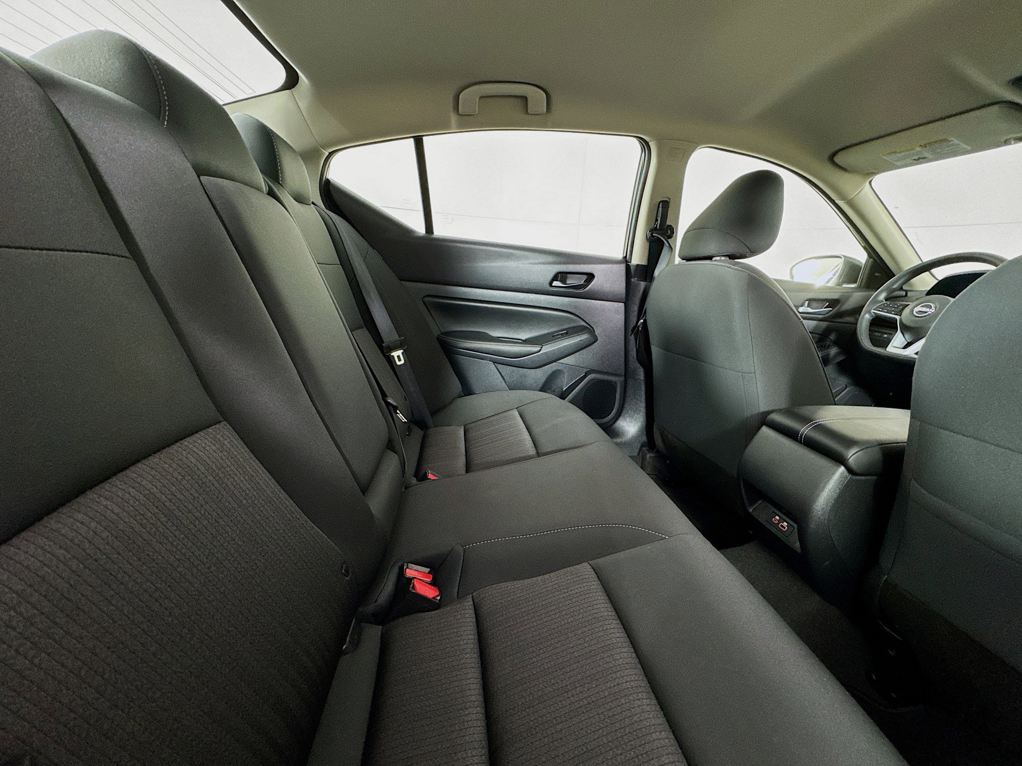 Used 2025 Nissan Altima 2.5 SV image 26