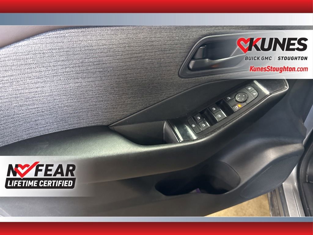 Used 2023 Nissan Rogue S image 19