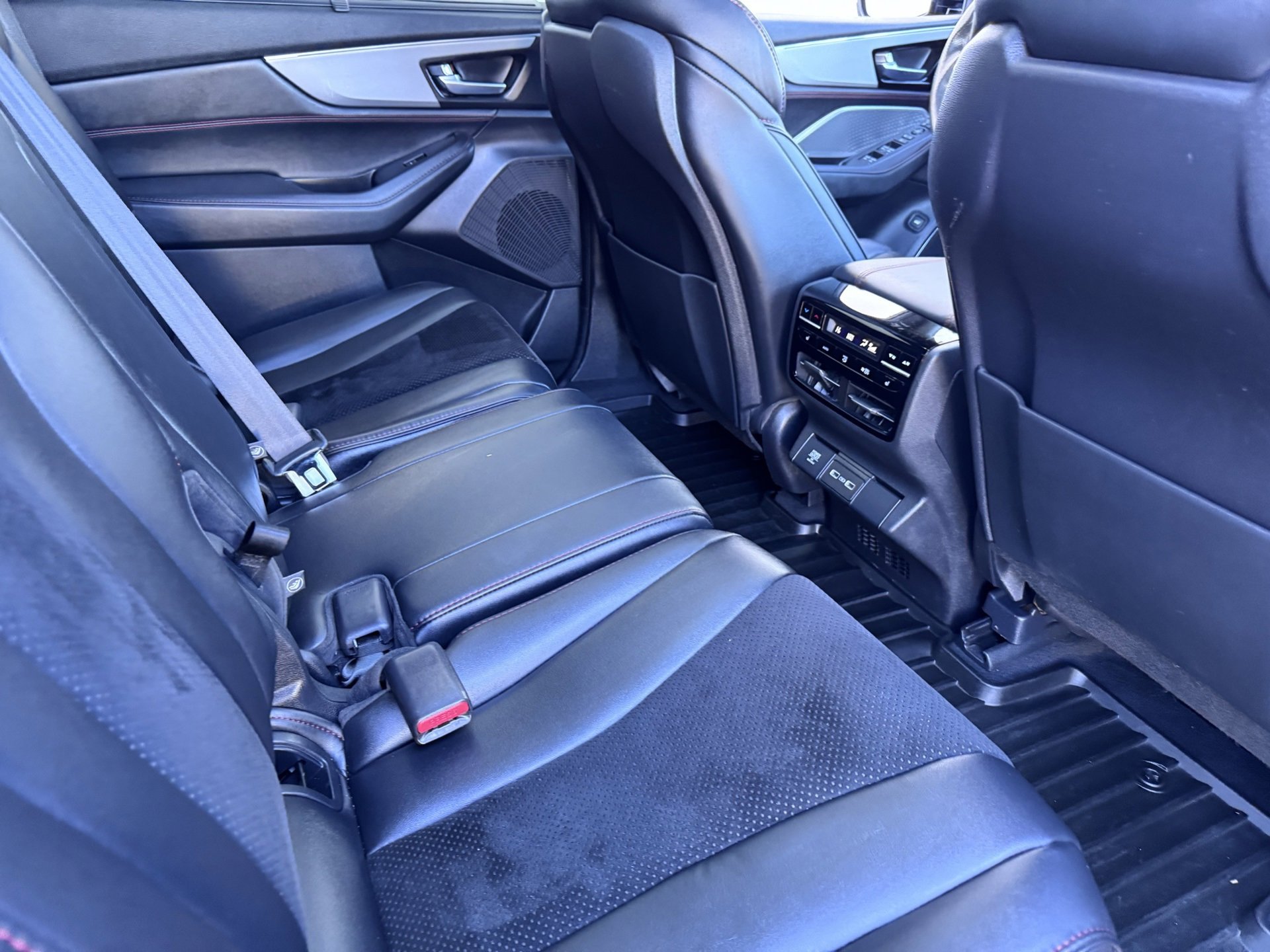 Used 2022 Acura MDX A-Spec image 15