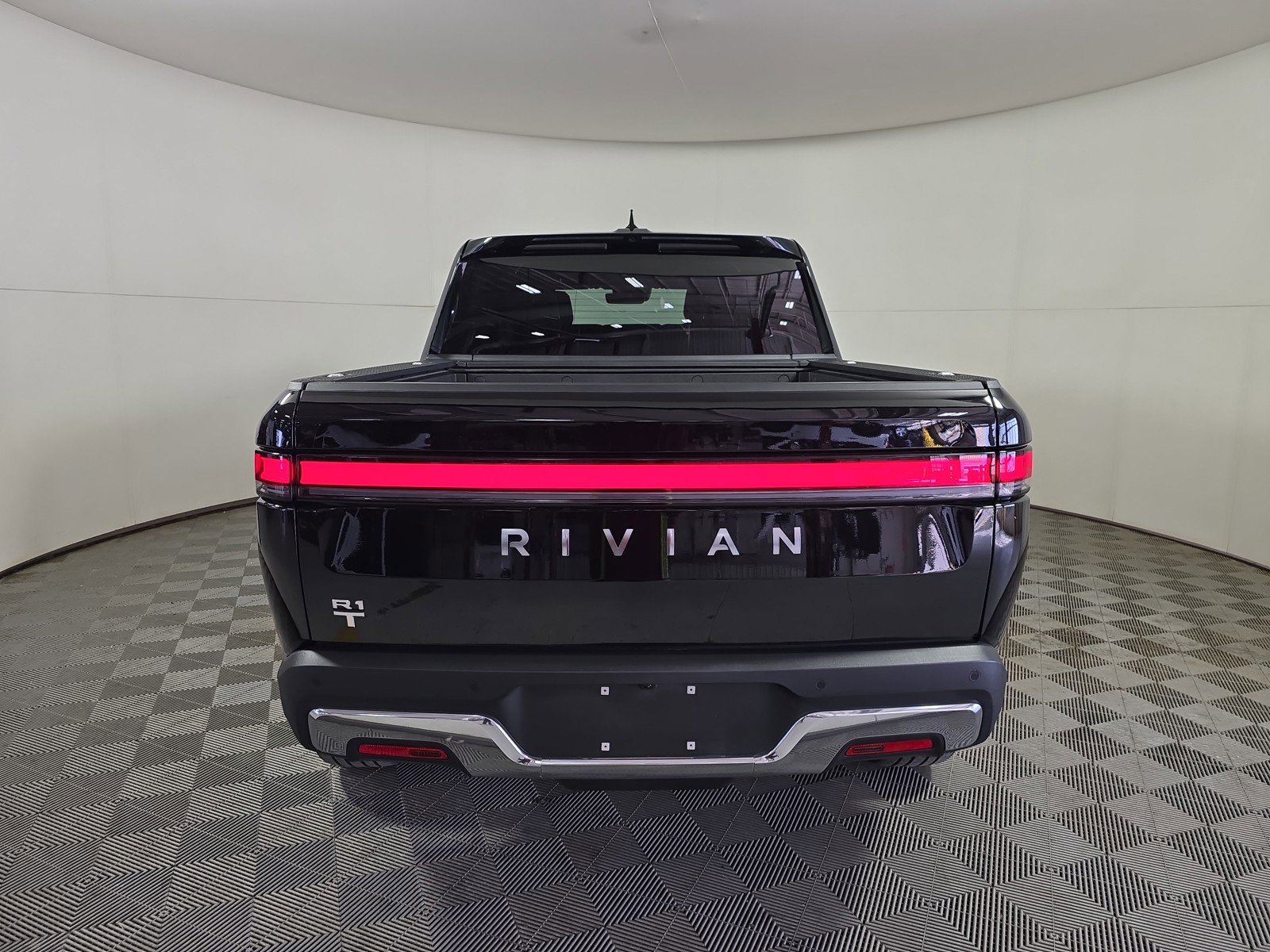 Used 2024 Rivian R1T Adventure AWD/4WD image 4