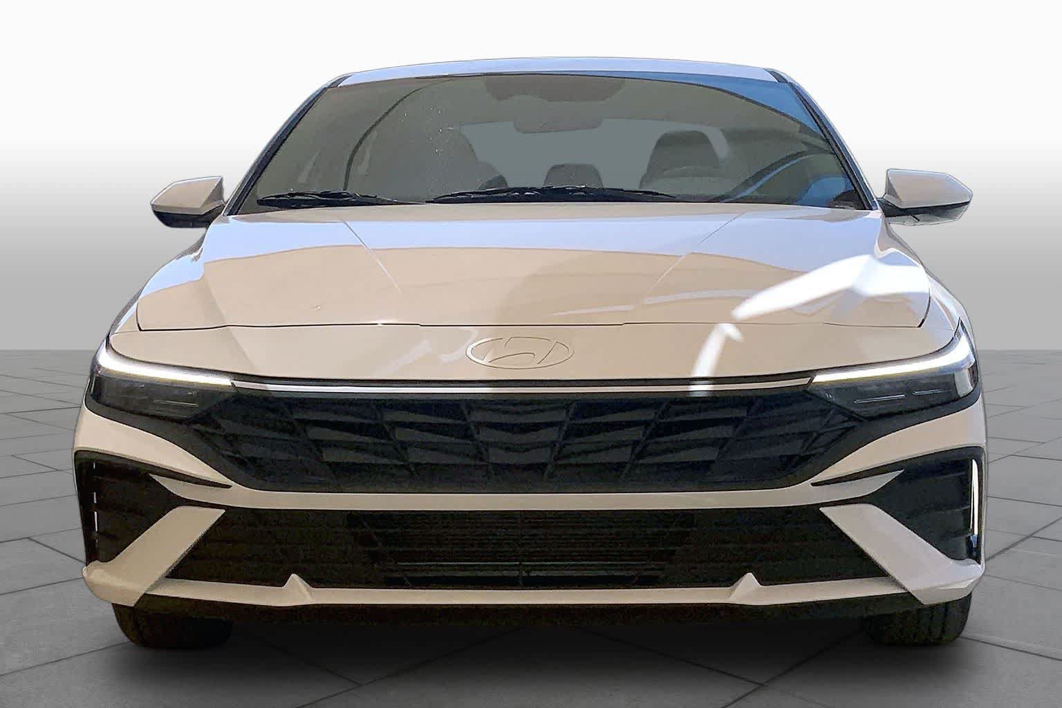New 2026 Hyundai Elantra SE FWD image 3