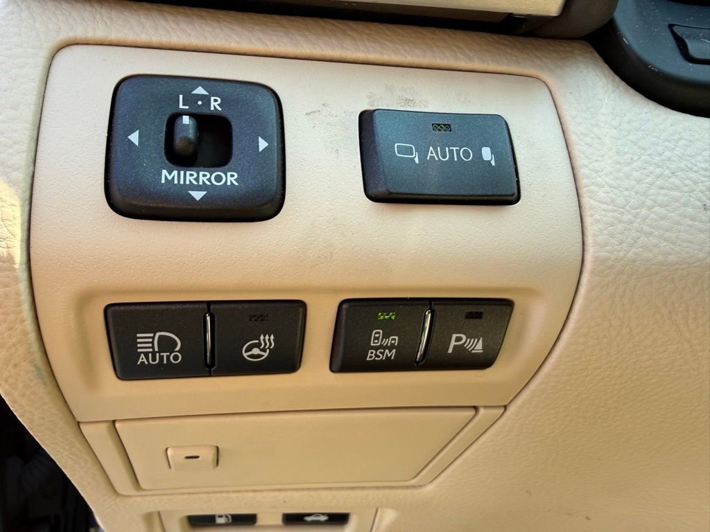 Used 2016 Lexus LS 460 w/ Comfort Package image 20