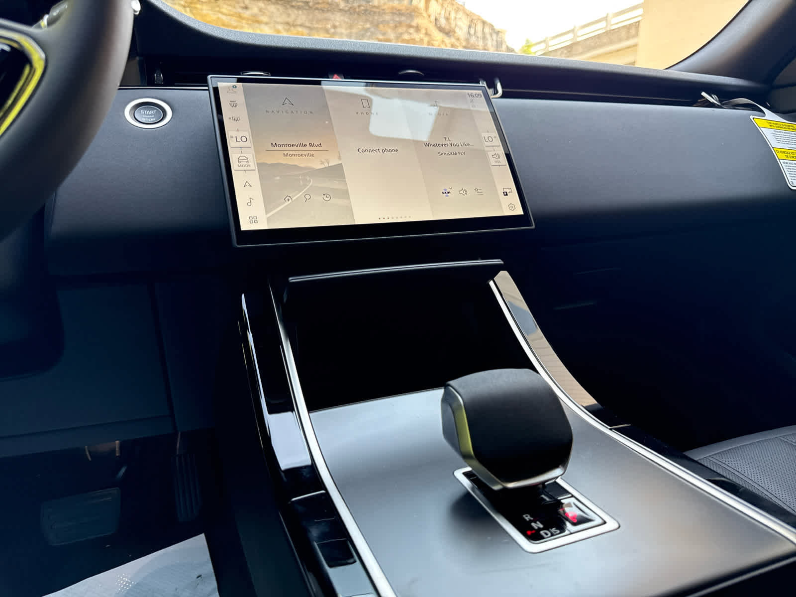 New 2026 Land Rover Range Rover Evoque S image 9