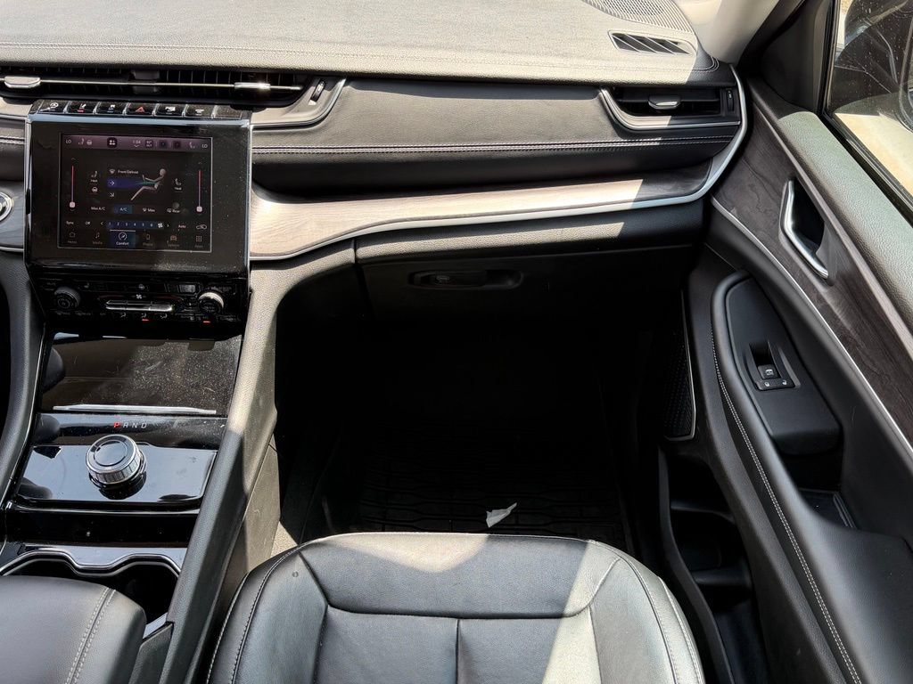 Used 2022 Jeep Grand Cherokee Limited RWD image 12
