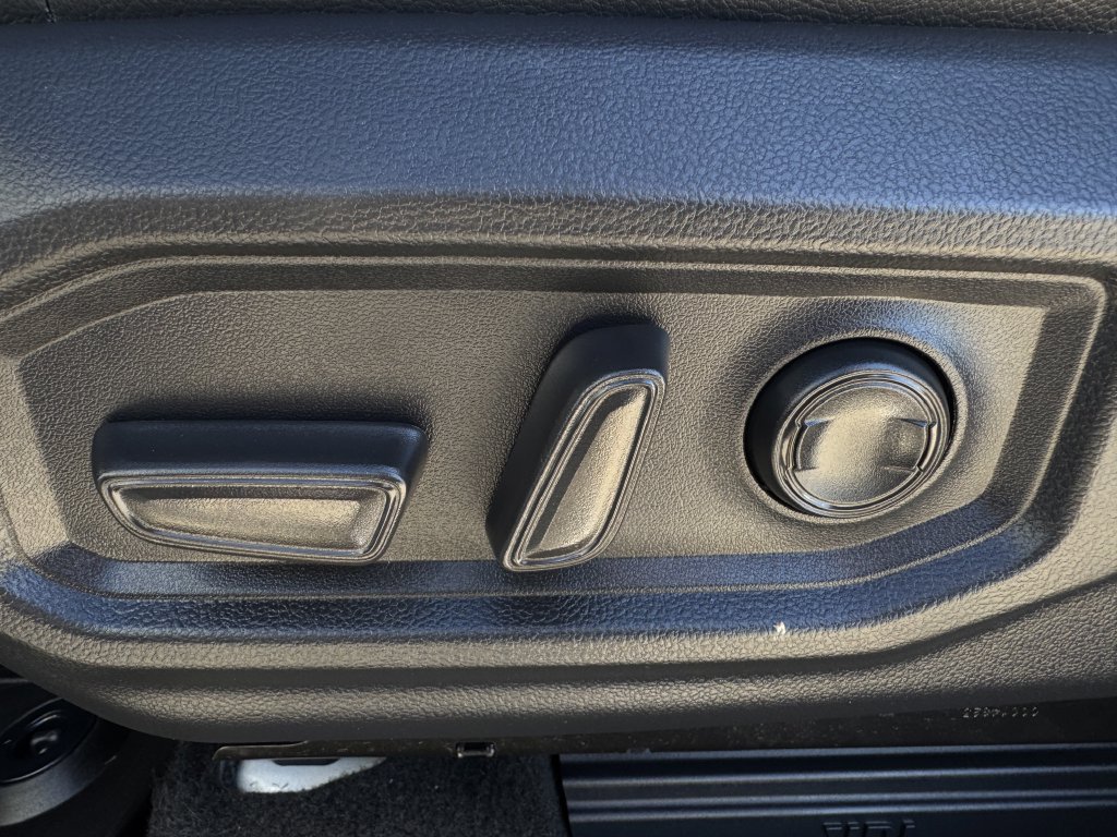 Used 2024 Toyota Tundra Limited AWD/4WD image 29