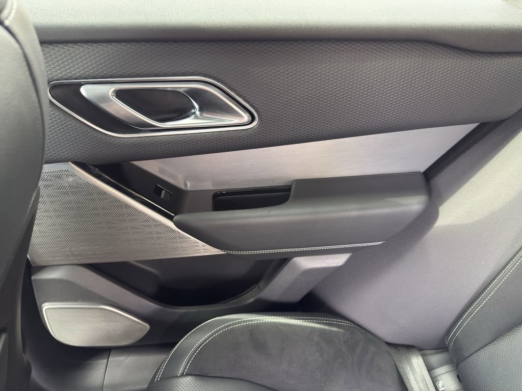 Used 2019 Land Rover Range Rover Velar R-Dynamic SE image 31