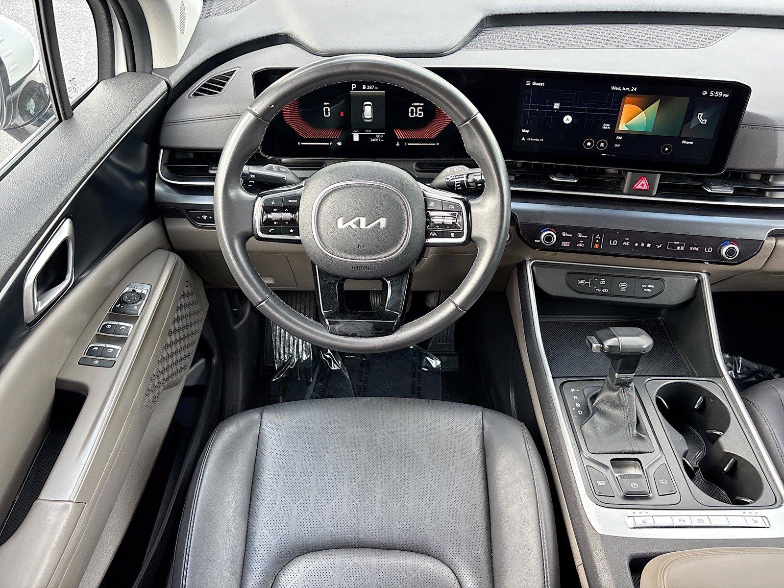 Used 2025 Kia Carnival FWD image 26