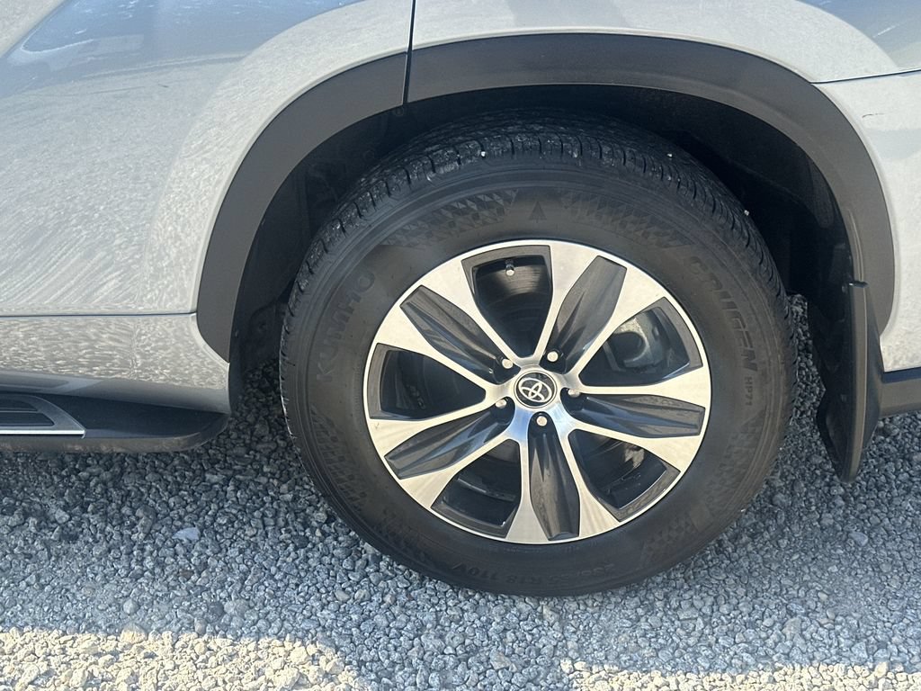 Used 2020 Toyota Highlander XLE AWD/4WD image 19