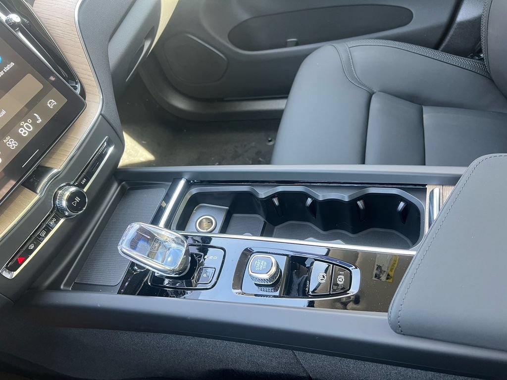 New 2026 Volvo XC60 B5 Plus w/ Protection Package Premier AWD/4WD image 18