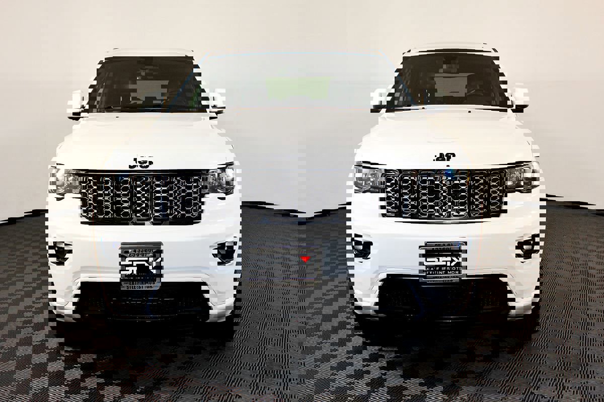 Used 2020 Jeep Grand Cherokee Altitude image 3