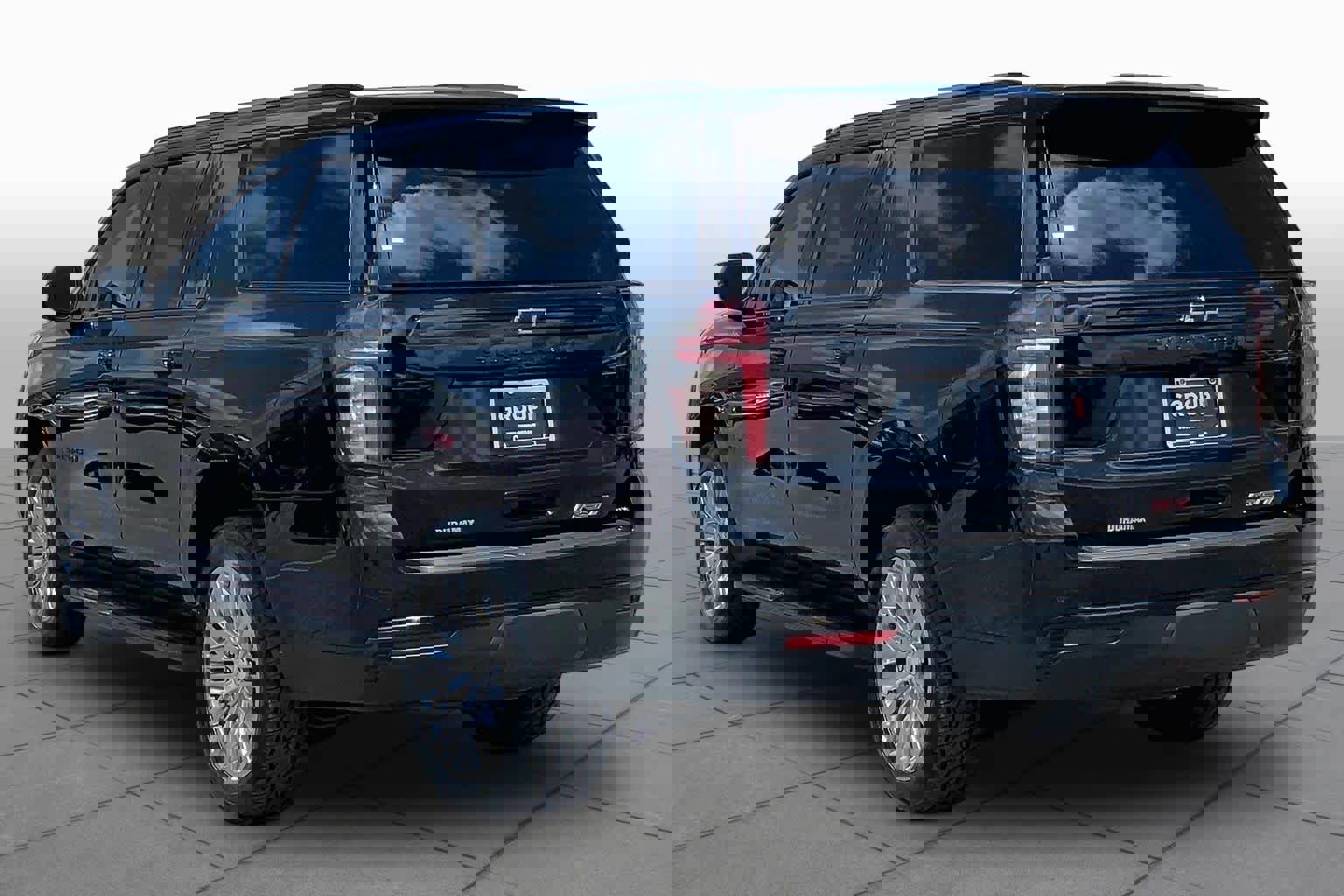 Used 2023 Chevrolet Suburban RST w/ Luxury Package image 12