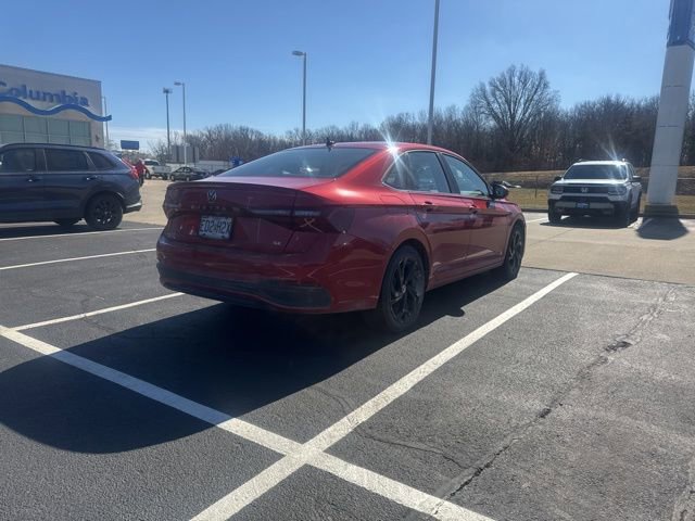 Used 2025 Volkswagen Jetta SE image 4