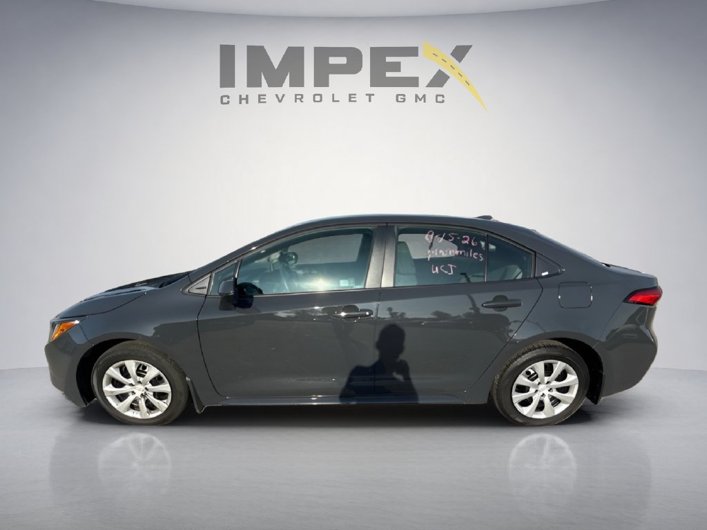 Used 2025 Toyota Corolla LE FWD image 2