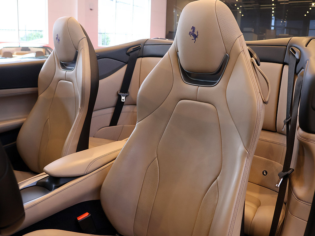 Certified 2019 Ferrari Portofino RWD image 66