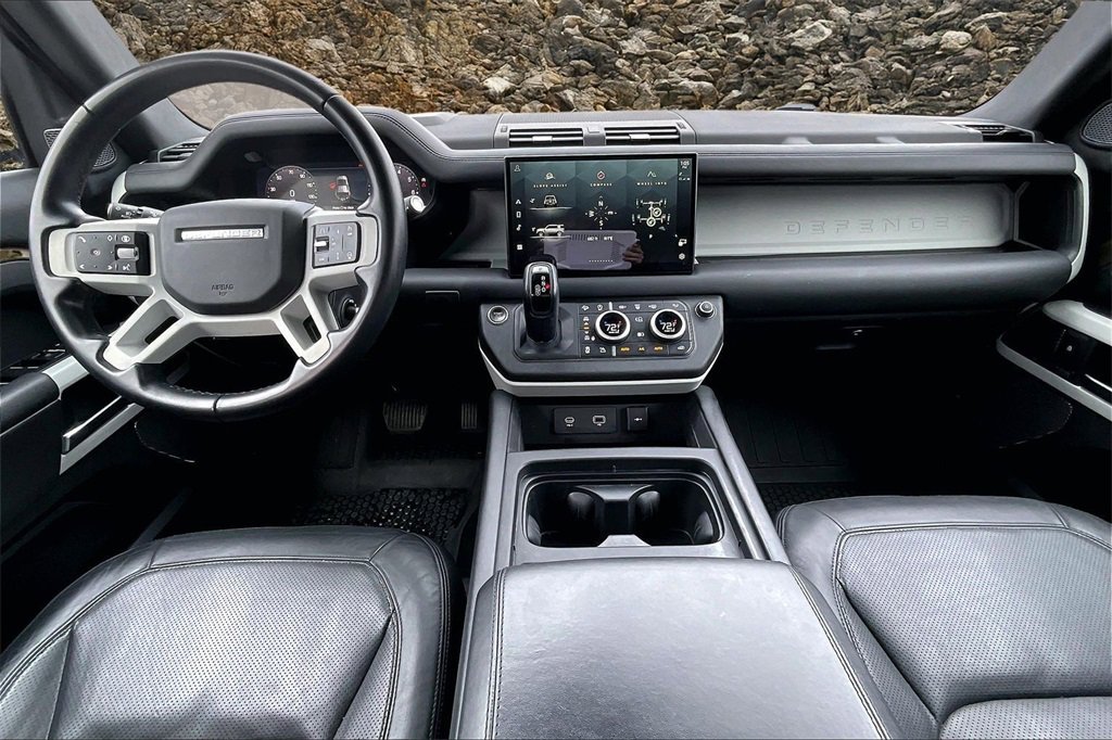 Used 2024 Land Rover Defender 110 SE image 13