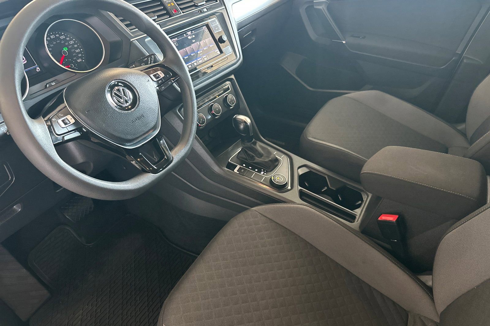 Used 2020 Volkswagen Tiguan S image 7