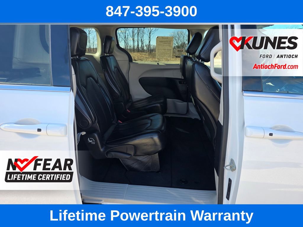 Used 2024 Chrysler Pacifica Touring-L FWD image 30