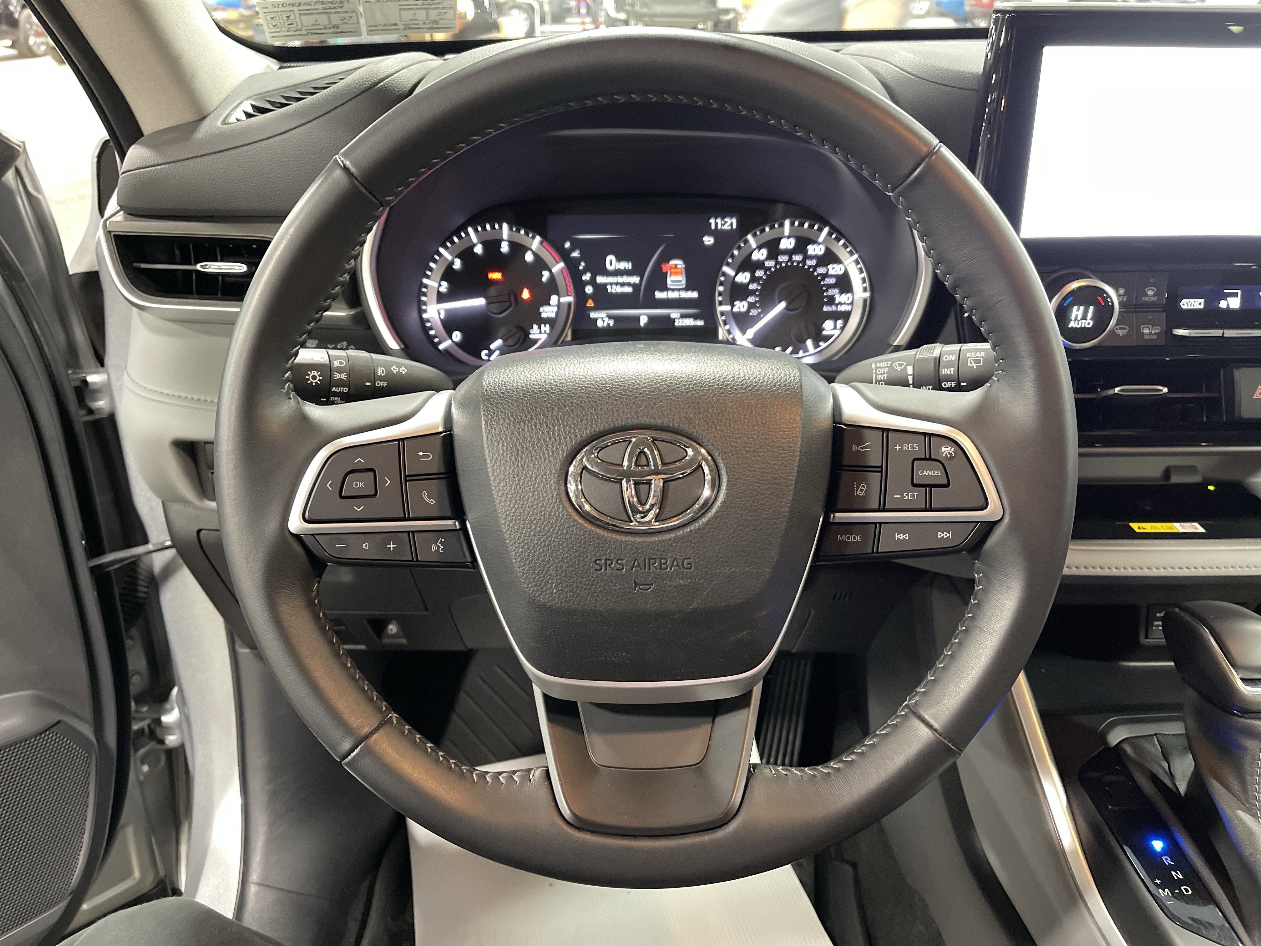Used 2023 Toyota Highlander XLE image 17
