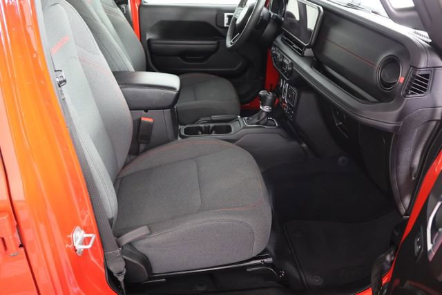 Used 2025 Jeep Wrangler Unlimited Rubicon w/ Convenience Group image 23