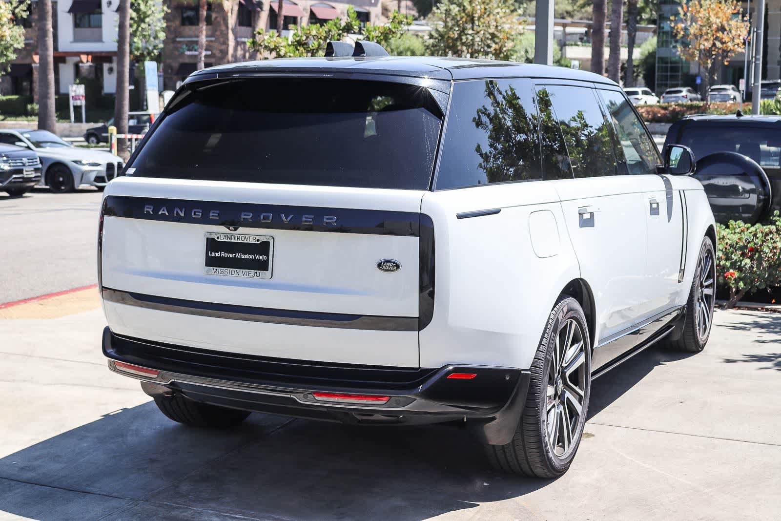 Used 2023 Land Rover Range Rover Long Wheelbase SE AWD/4WD image 6