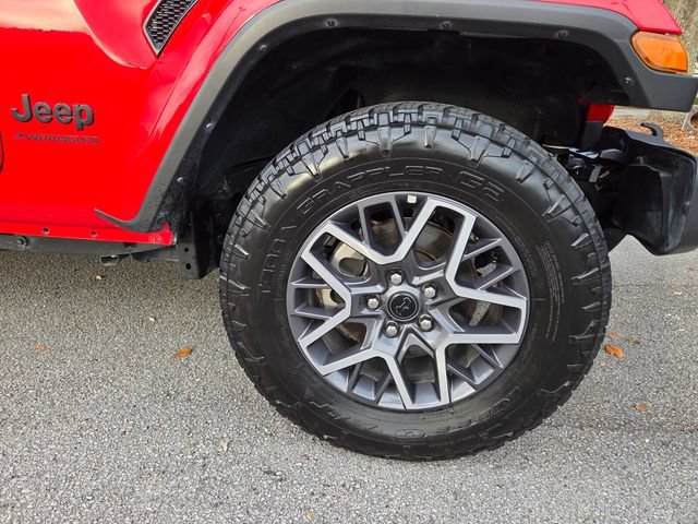 Used 2025 Jeep Wrangler Unlimited Sahara AWD/4WD image 24