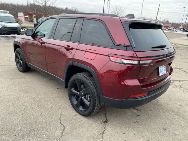 Used 2024 Jeep Grand Cherokee Altitude image 7