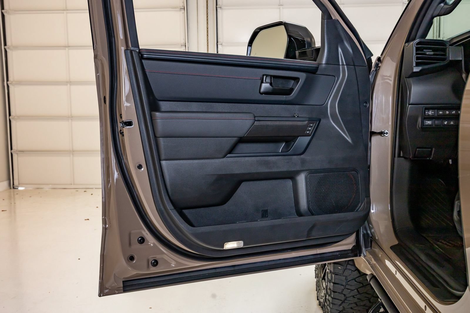 Used 2025 Toyota Tundra TRD Pro AWD/4WD image 38