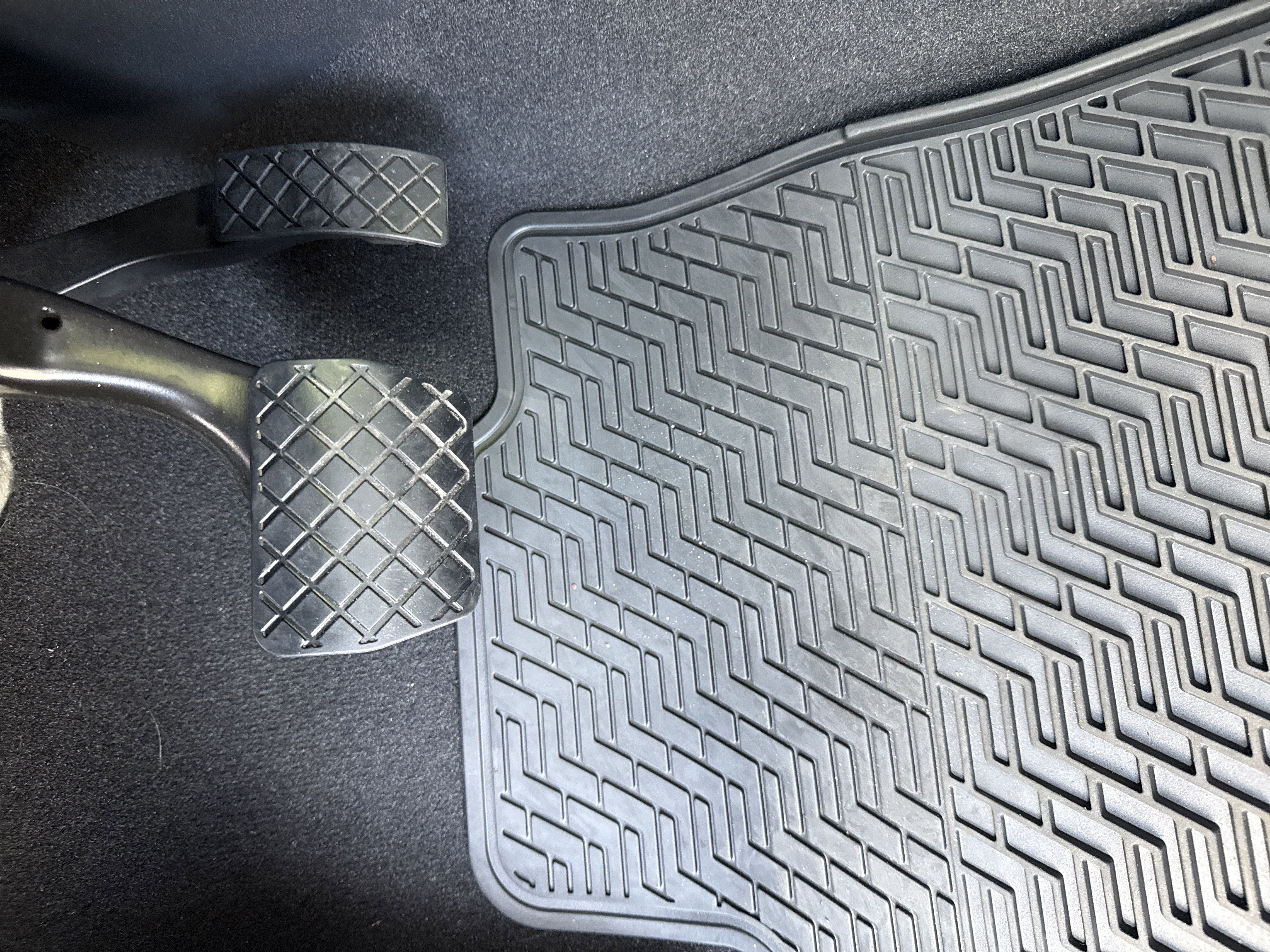 Used 2025 Volkswagen Atlas SE image 17