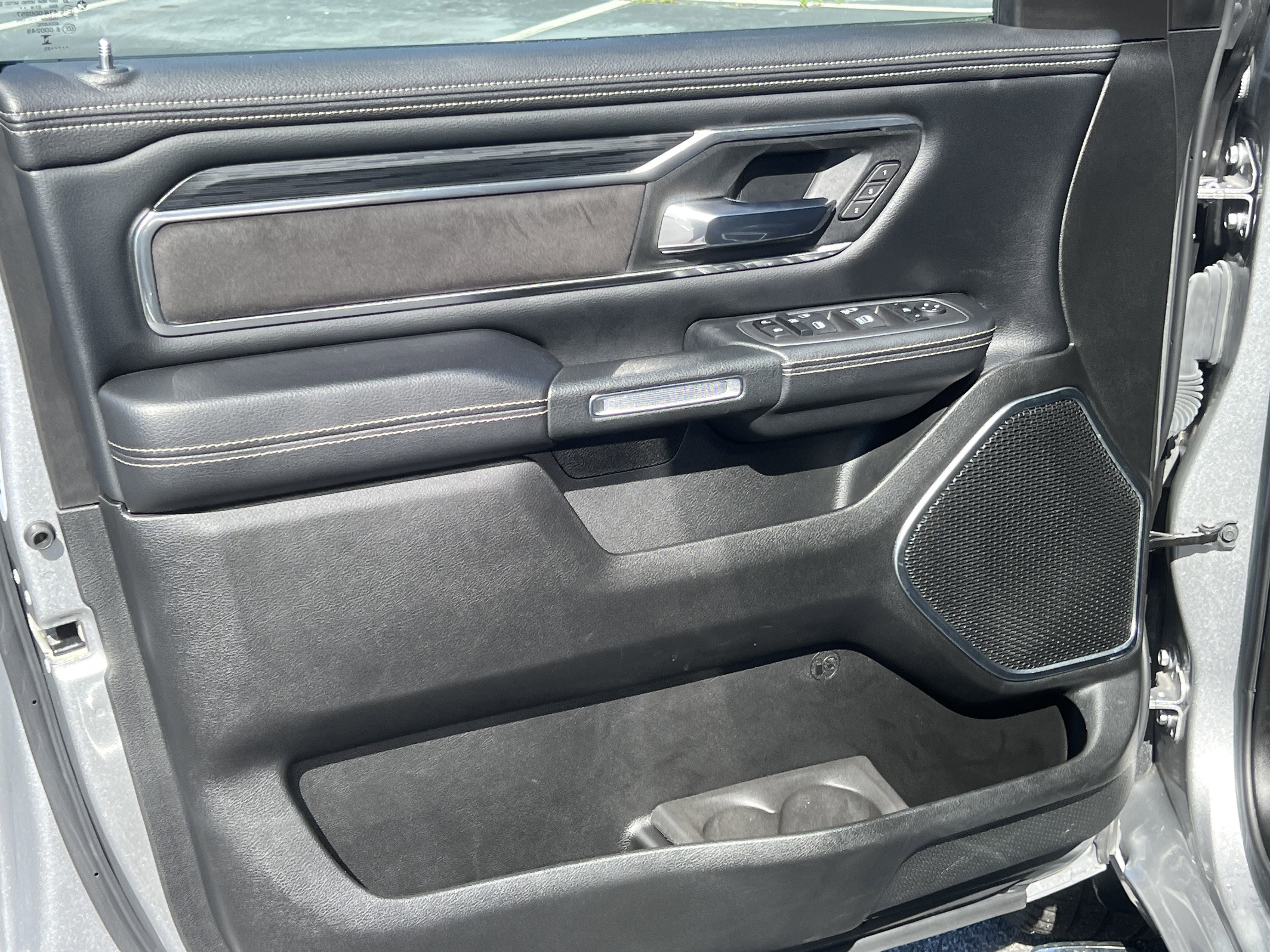 Used 2023 RAM 1500 Laramie AWD/4WD image 13