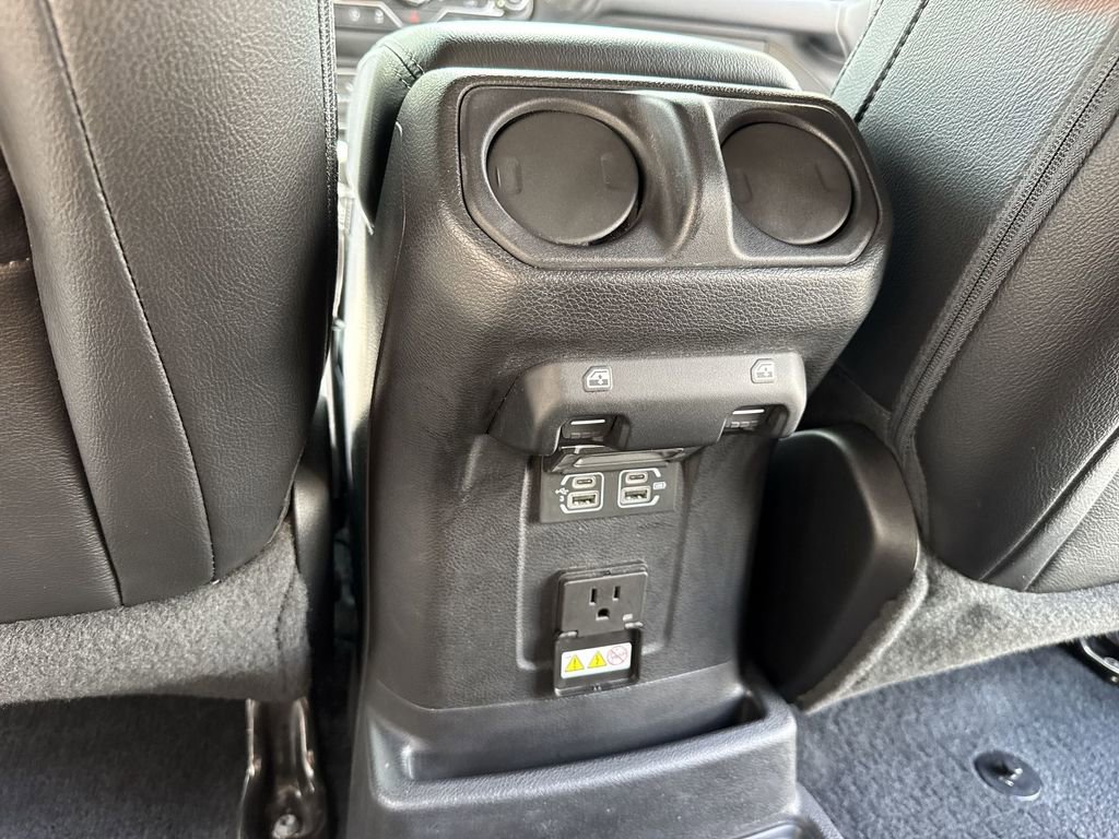 Used 2019 Jeep Wrangler Unlimited Sahara AWD/4WD image 33