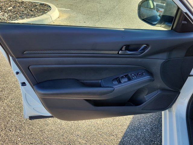 Used 2025 Nissan Altima 2.5 S image 14