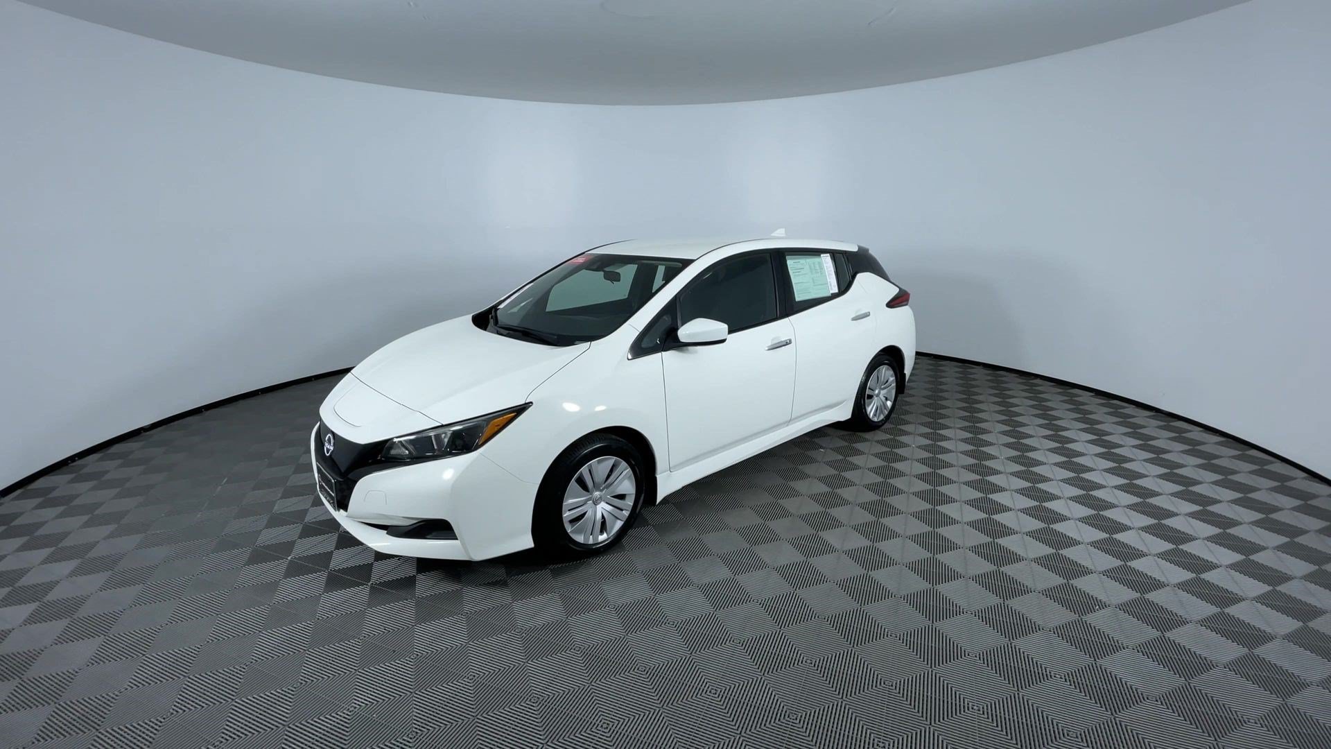 Certified 2025 Nissan Leaf S FWD image 4